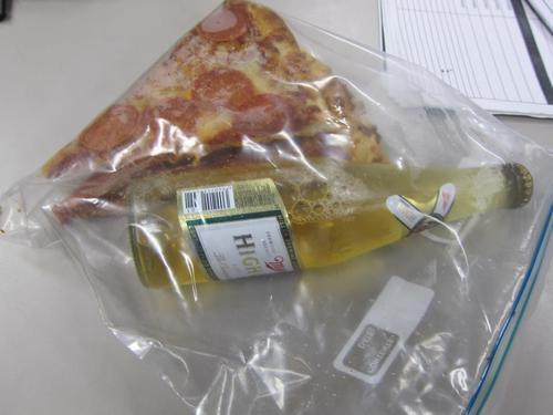 queenofbeerss:  Me packing lunch  Been craving pizza since last week, gonna make