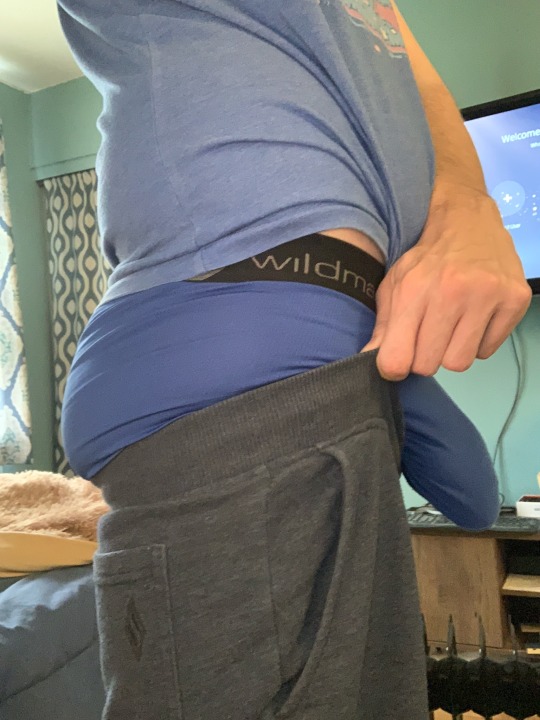 antacidsnake:antacidsnake:marylycan:I figured I’d show that this does happen regularly (sorry for the quality I was also pulling up my pants)An update after some more time. I just think the pose is hot plus I’m actually pulling up my shorts here so