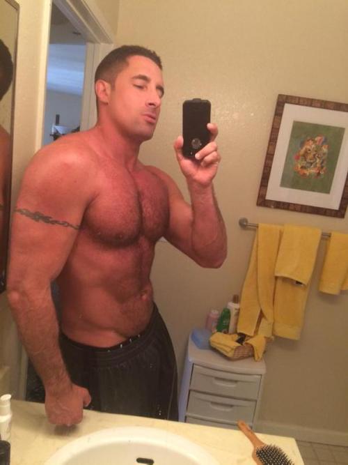 guyswithiphones-nude:  Guys with iPhones http://ift.tt/1bHkUpB