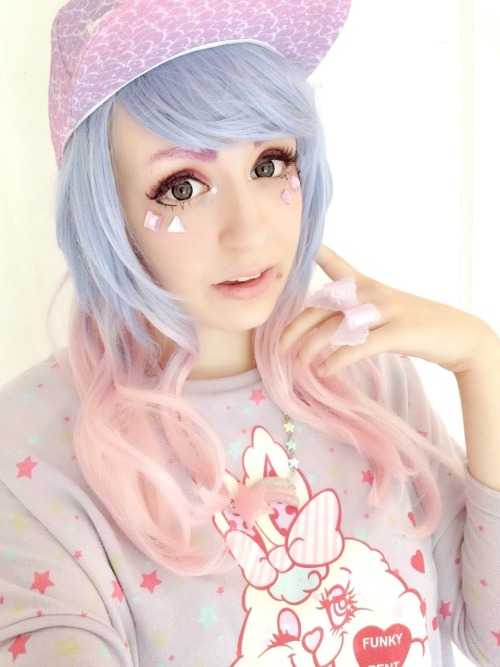 mahouprince: I love how my new Moon Kitty Productions snapback fits perfectly over a wig~~!! Don&rsq