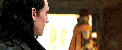 lokihiddleston:You know what hurts the most in this scene, where the guard told him about the death 