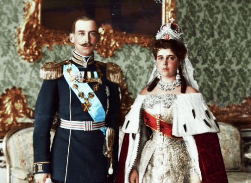 imperial-russia:The wedding photograph of Grand Duchess Elena Vladimirovna of Russia and Prince Nich