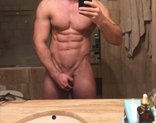 hombresuniversales:  Eyal berkover 😍😋😋