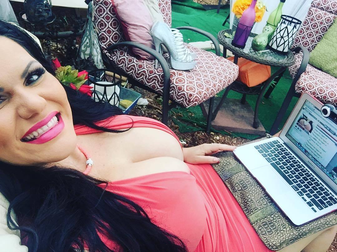 Show time! #angelinacastrolive #angelinacastro #bbw #boobs #brunette by laangelinacastro