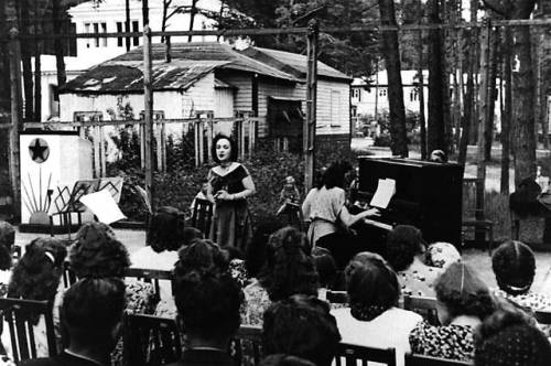 Nehamah Lifshitz Performing In Kaltowa, Lithuania, 1949