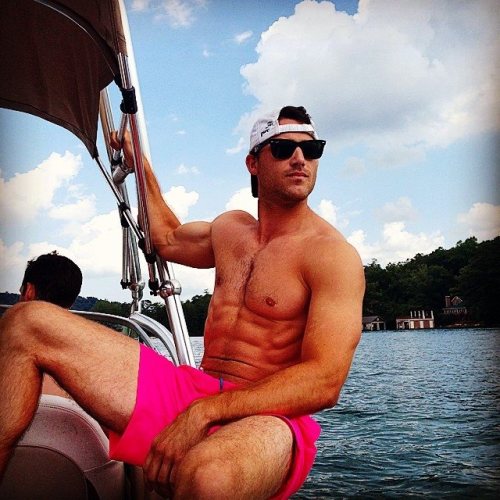 hotwebdudes:  http://hotwebdudes.tumblr.com/