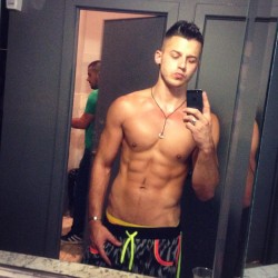 donvee:  murrayswanby:  Who wants to take advantage of me while I’m drunk this Thursday at #TouchThursdays??!!!! Lol. #comegetsomeswanby #murrayswanby #body #abs #muscle #imabetch #noimnot #yesiam #andrewchristian #serve #swerve #turnitup  Follow me