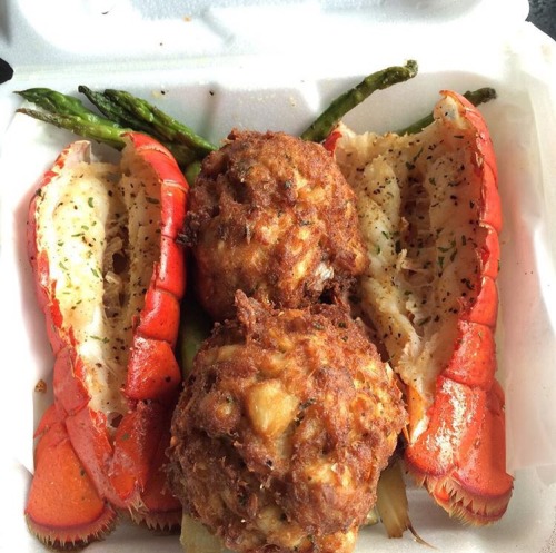 afro-arts:  Great Granns  IG: greatgranns  Baltimore, MD  CLICK HERE for more black owned businesses!   I recognize their stuff shrimp anywhere, I knew that was Great Granns!