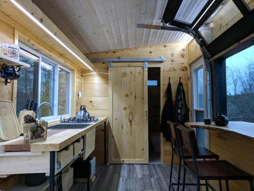 tinyhousetown:The Mason Cabin (160 sq ft)
