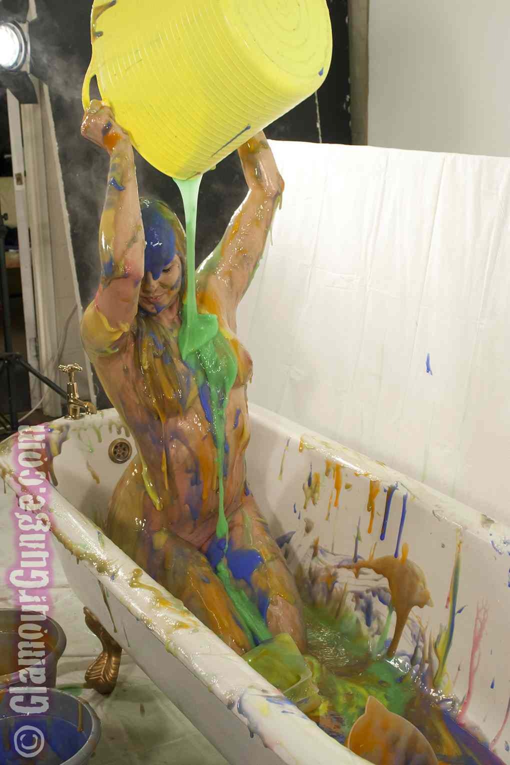 messygirlfreak:  wampicsandgifs:  GlamourGunge.com  One of the most ultimate wam
