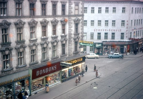 Öffnete man im Jahr 1963 sein Wohnzimmerfenster mit Blick auf die Wallensteinstraße, dürfte es dann 