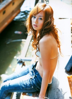 jpnbeauty:  夏川純の美しいくびれボディ画像