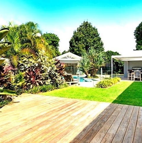 Decking - LandscapeDesign Ideas For A Mid-sized Coastal Full Sun Backyard Landscaping With Decking In