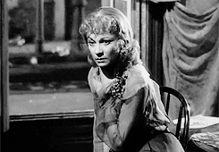 gloriaswanson:  Vivien’s Blanche was certainly one of the most harrowing things