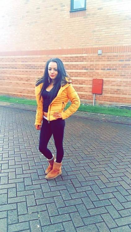 ukstreetslags:  She’s a real chavi slag  Id Smash Her To Bits!