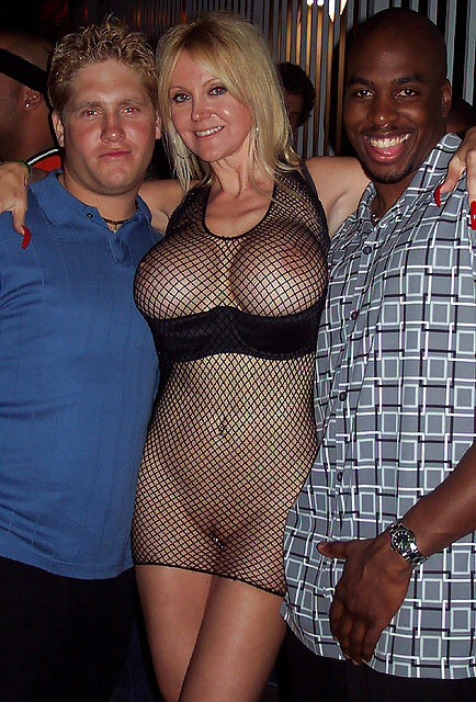 randomsluttery:  Love her outfit!