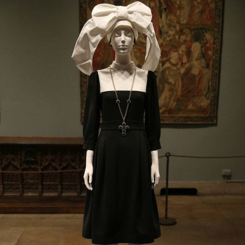 thefashioncomplex:Fashion on display at the Heavenly Bodies: Fashion &amp; the Catholic Imaginat
