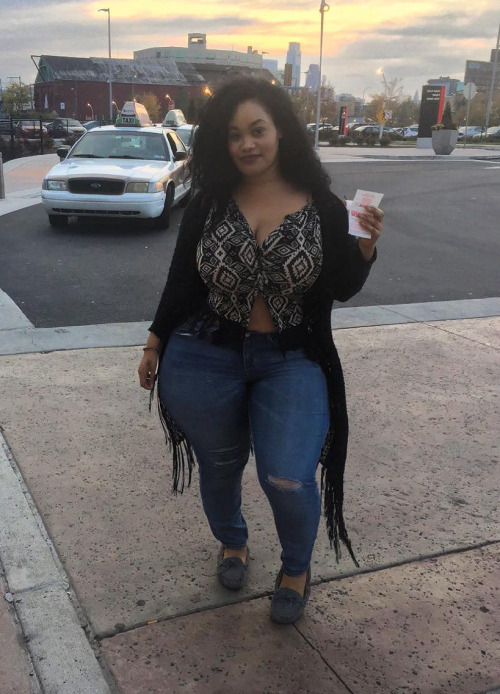 shamelessphotographyfashionplaid: yellowblaze:insanebodiez:  Linda K Thick, Busty Beautiful&nbs