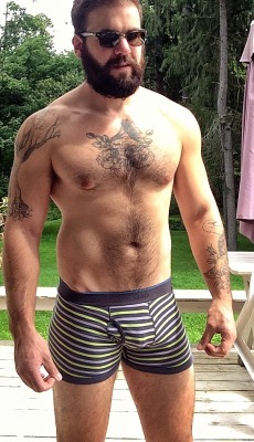 bearsnkitties:  brandontyson:  Laying out