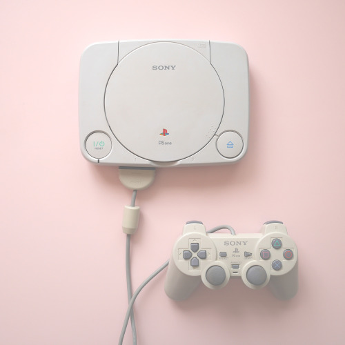 kaoruhasegawaartworks: 久しぶりプレイしようかなと思ったけどケーブルが無かったよ #psone #cardcaptorsakura #kinomotosakura