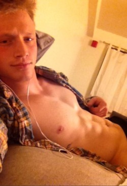 majorcocklovee:  collegeguy185:  coldinthenorth:  Love the vein running down the cock. The rest is ok too.    To see more hot pics like these, please follow! Reblogging what I like, and what turns me on. CollegeGuy185  Mmm
