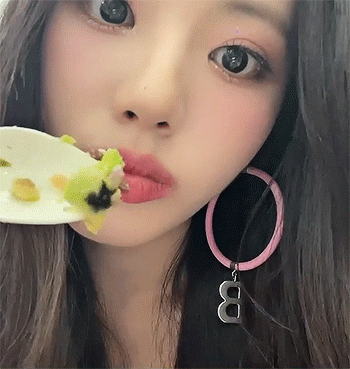 What's The Most Unhinged Thing Each Venus Member Did In Public During Their Idol Schedule (like Concert,