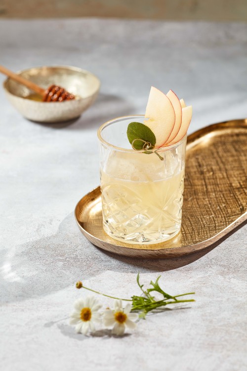 Silks Apple Bee !Ingredients:50ml Silks Irish Dry Gin25ml lemon juice25ml apple juice25ml honey syru