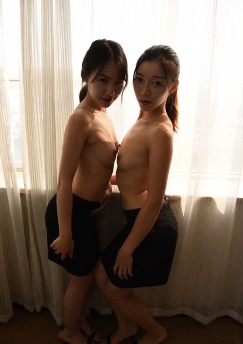 romanceluvsg: meganlovessex: 自己動手 Lovely twins ~