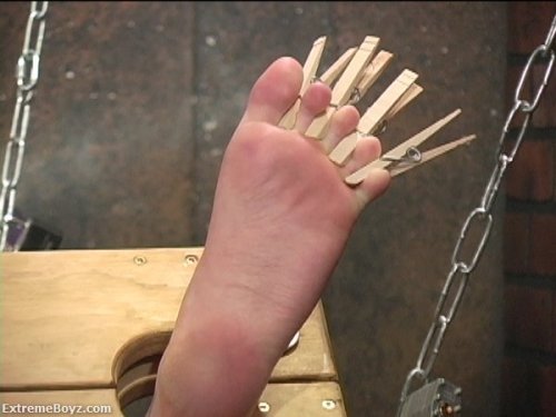 http://youngguystieduphotfeet.tumblr.com/post/89275283278