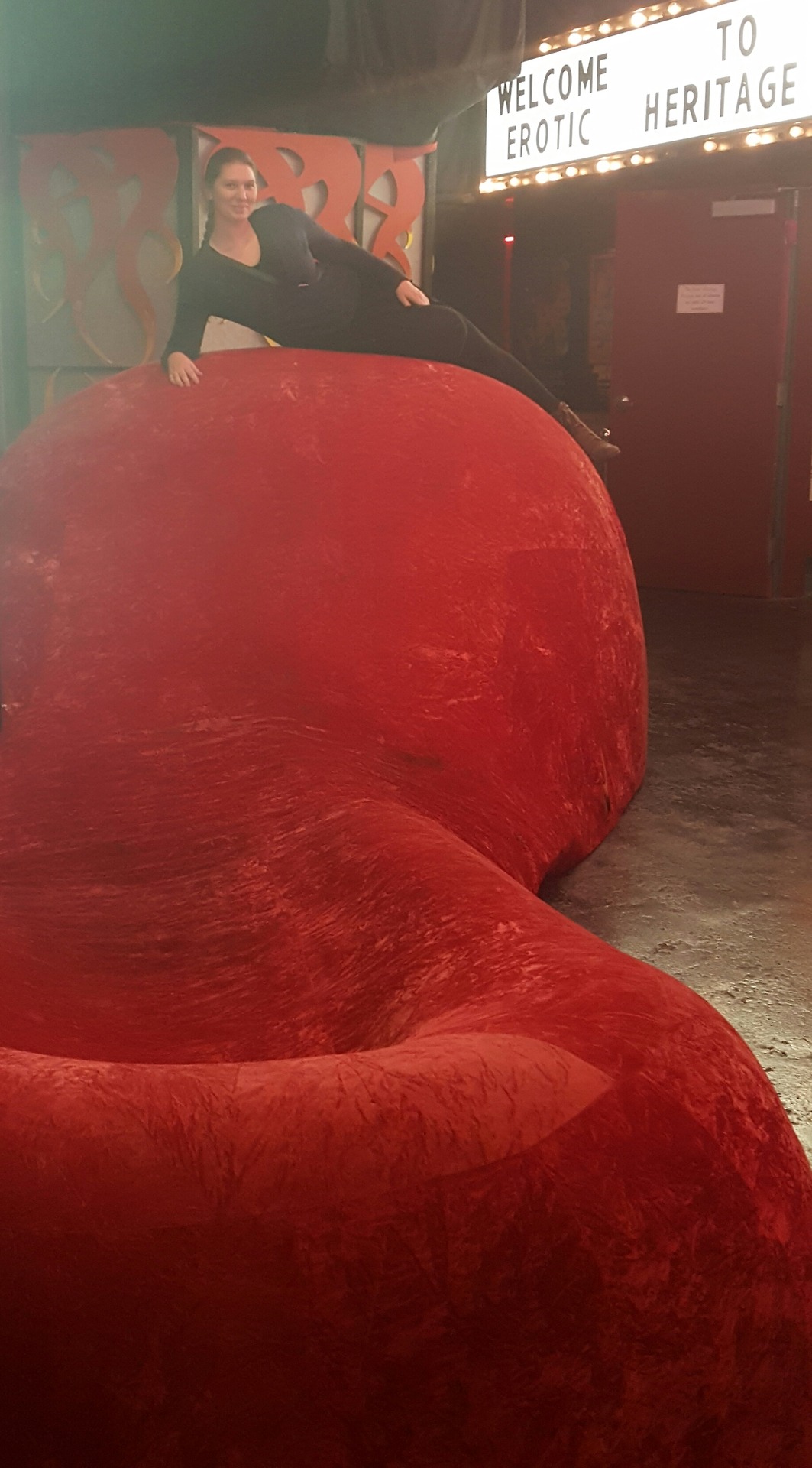 Hello, it is I, your friendly mod, on the World’s Largest Sex Couch at Harry Mohney’s