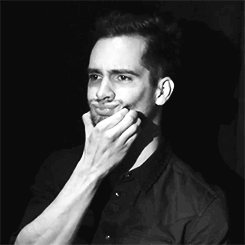 lilbabybeebo:Here we have a very serious Beebo, as u can see