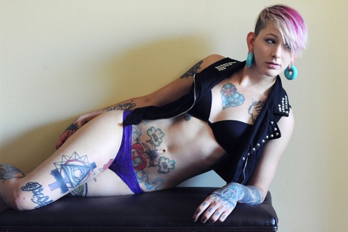 tattooedwomenarebeautiful:  Photographer: Kelly adult photos