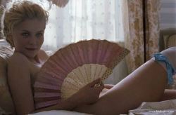 gasstation:  Kirsten Dunst in Marie Antoinette