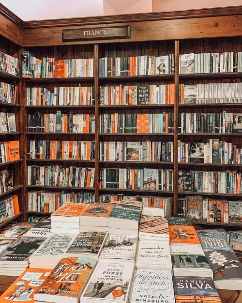  Daunt Books, In Marylebone, London, Is An Edwardian Beauty Of A Bookshop Specialising In Travel. Fiction,