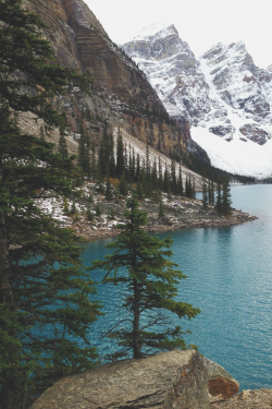 expressions-of-nature:  by Matthew Langford Moraine Lake, Alberta 