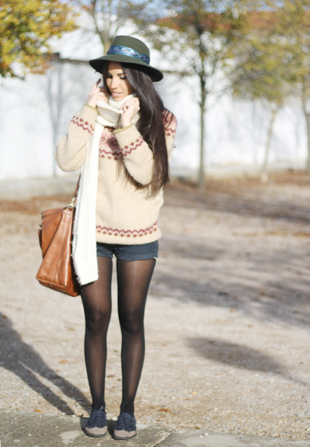 (via Tranquilacosita: LOOK 161212 AUTUMN SWEATER)