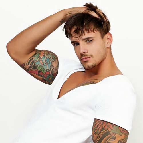 boisehorndawg:  flawlessness2000:  Robert Banner  http://boisehorndawg.tumblr.com/archive 