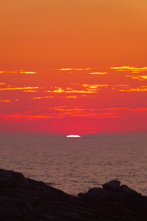 nuclevr:  sun rising over the ocean in maine - photo taken by me please do not remove credit 