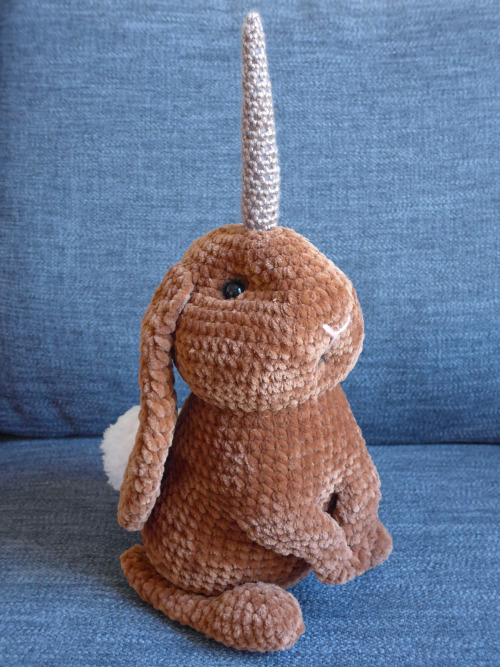 It’s DnD Secret Santa time again! @irenydraws asked me to help crochet this little guy for our