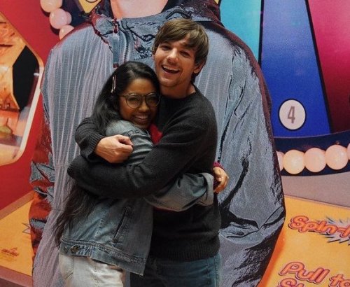 louistomlinsoncouk:lifeofmollika: When I asked him to do my original pose, he looked at me like