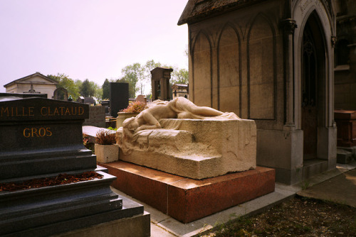 ofbeautsandbeasts:   Père Lachaise Cemetery Pt. 3 - Statues Edition - May 2018 If you have to be dead, be dead in style.