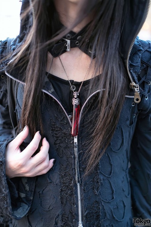  Here’s Kyouka, who we see often around Harajuku, and someone whose dark gothic style definitely sta