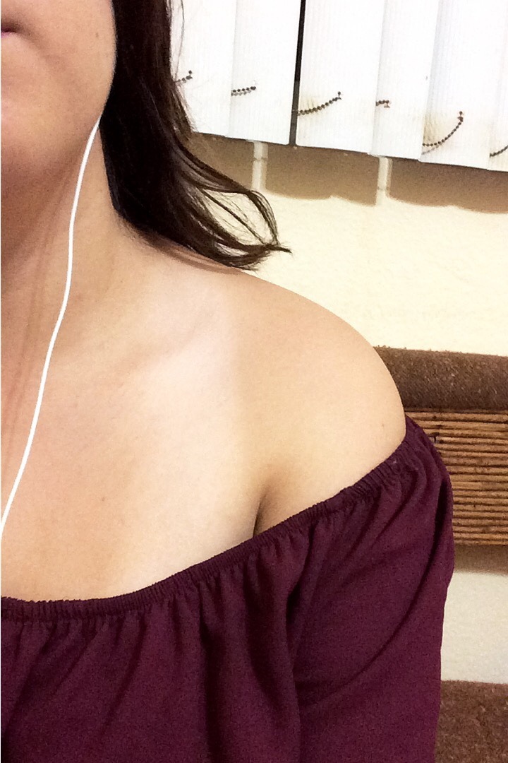 marialahss:  La delgada línea entre mi tono natural y mi bronceado chafa.