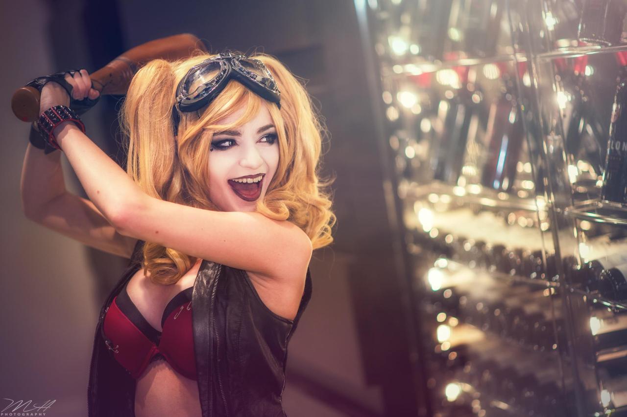 queens-of-cosplay:  Harley Quinn Cosplayer: RinPhotographer: MH Photography 