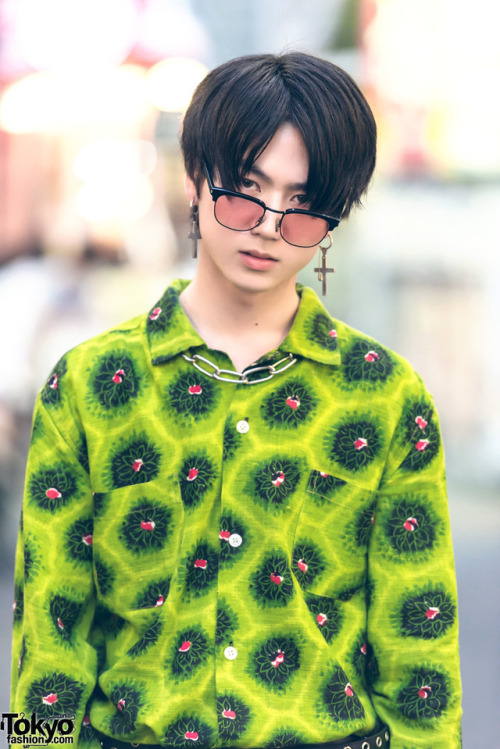 17-year-old Japanese high school student Ryosuke on the street in Harajuku wearing a vintage button 