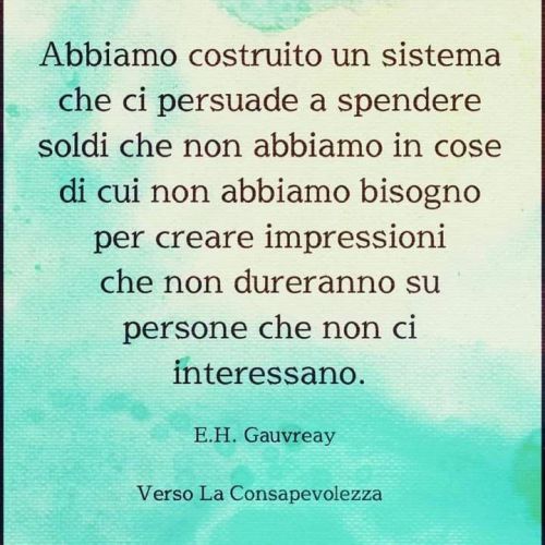 “Non avere vergogna di usare gli stessi vestiti, non avere l'ultimo modello di cellulare o viaggiare con un'auto vecchia. La vergogna è fingere di essere qualcuno che non si è.”
José Muiica
https://www.instagram.com/p/CnRy_OgNhgS/?igshid=NGJjMDIxMWI=