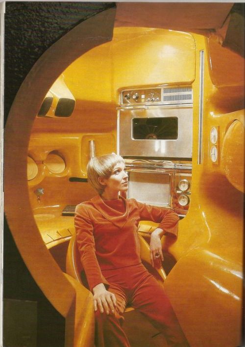 oldschoolsciencefiction: Look at this late-Retrofuture domestic concept: the “Kitchen Satellit