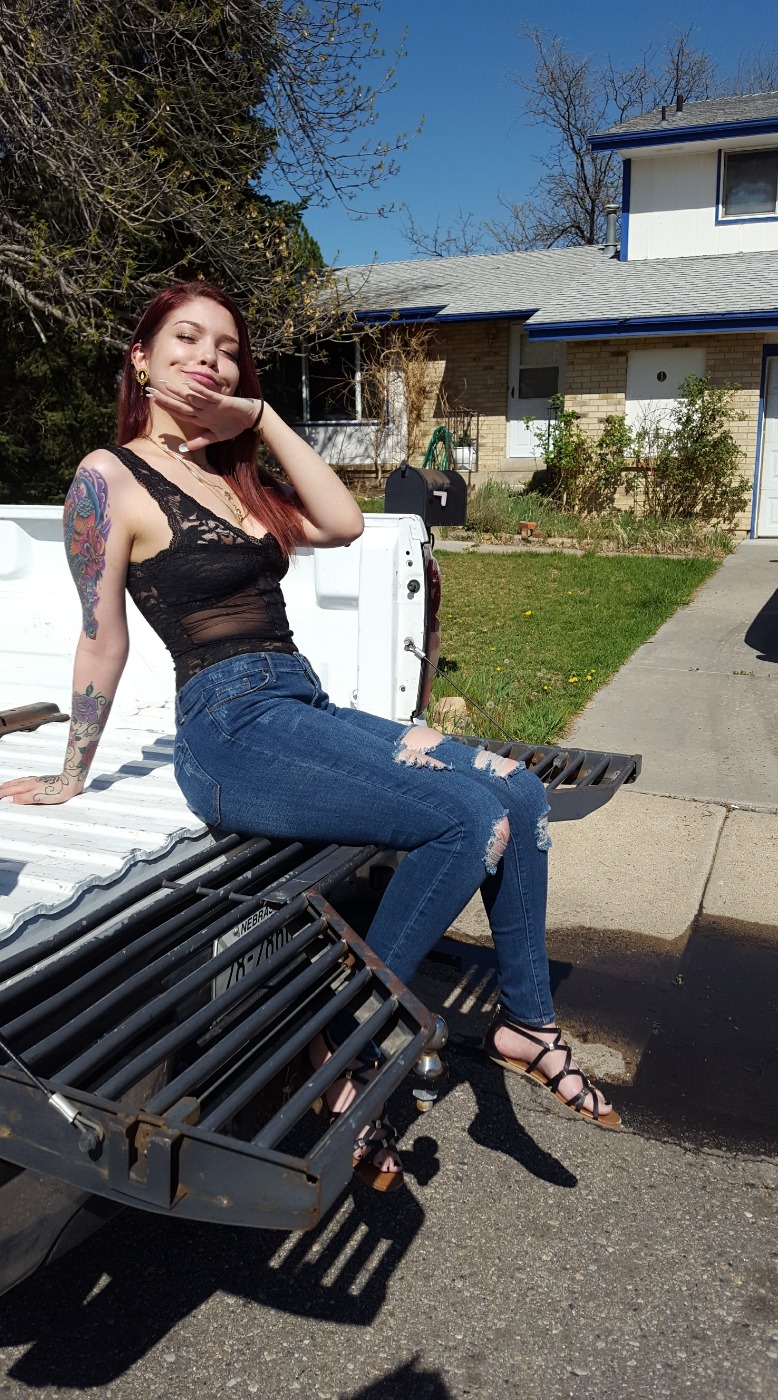 aquariussera:  tgif  Too damn fine 💯🌹🌹🌹🌹