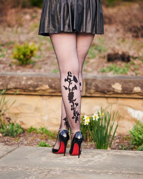 Springtime#Louboutin #louboutinworld #natori #hosiery #nylons #pantyhose #highheels #redbottoms #iri