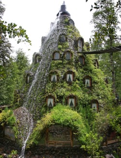 fractalacidfairy:  voiceofnature:  Magic Mountain LodgeThis hotel is located in Huilo Huilo, a Natural Reserve in Chile. The rustic appearance ends with the exterior however, as the interiors are done up in luxury. There are only 9 rooms, named after